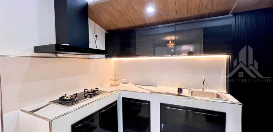 Pattaya Rung Rueang Village 2-Bed Townhouse for Sale