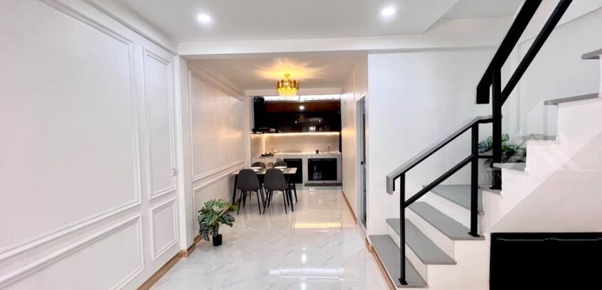 Pattaya Rung Rueang Village 2-Bed Townhouse for Sale