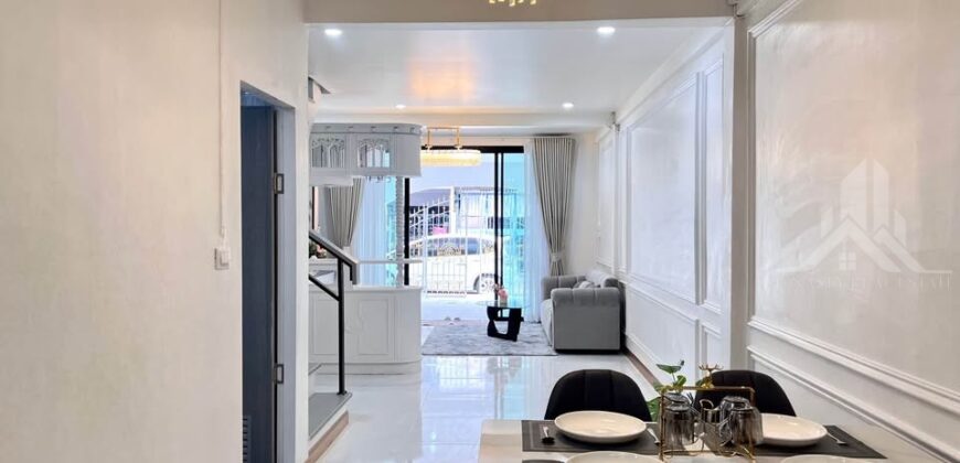 Pattaya Rung Rueang Village 2-Bed Townhouse for Sale