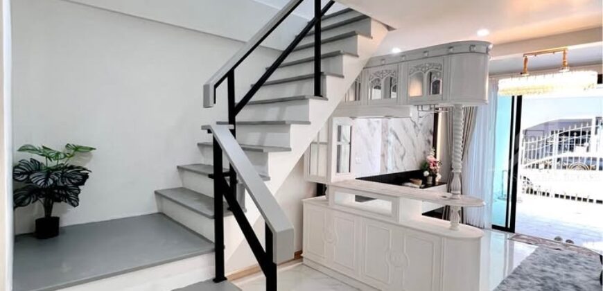 Pattaya Rung Rueang Village 2-Bed Townhouse for Sale