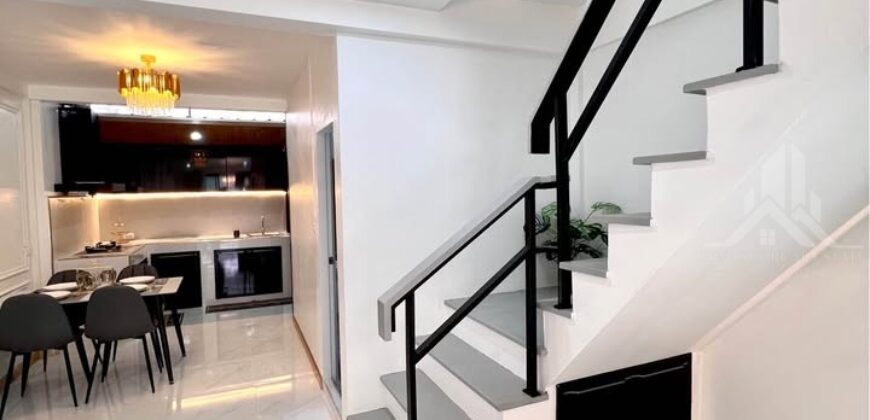 Pattaya Rung Rueang Village 2-Bed Townhouse for Sale