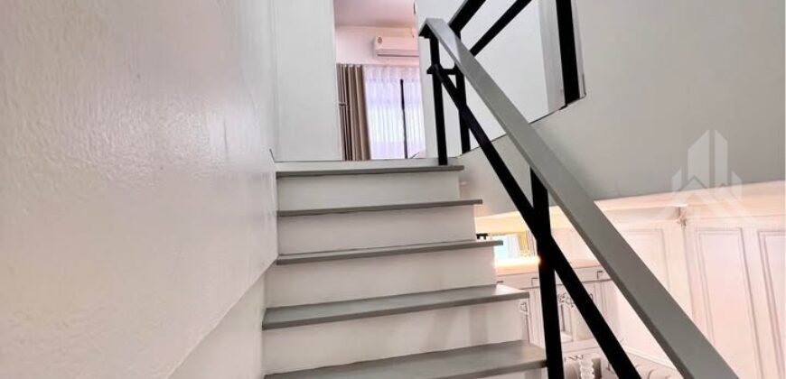 Pattaya Rung Rueang Village 2-Bed Townhouse for Sale