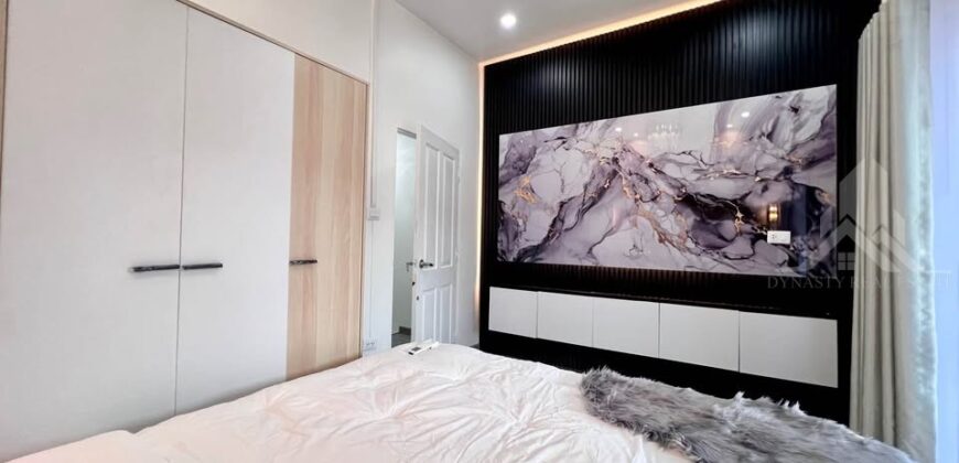 Pattaya Rung Rueang Village 2-Bed Townhouse for Sale