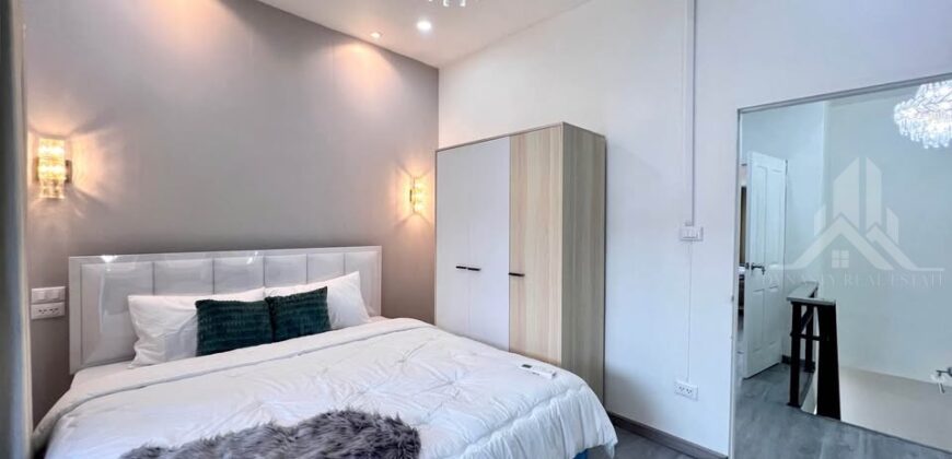 Pattaya Rung Rueang Village 2-Bed Townhouse for Sale