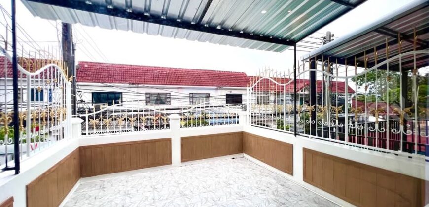 Pattaya Rung Rueang Village 2-Bed Townhouse for Sale