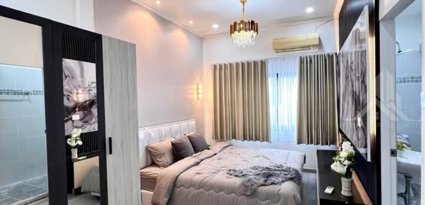 Pattaya Rung Rueang Village 2-Bed Townhouse for Sale