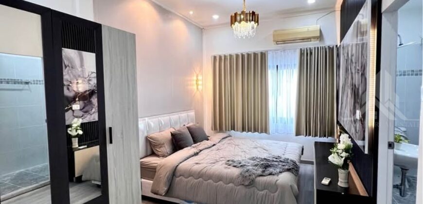 Pattaya Rung Rueang Village 2-Bed Townhouse for Sale