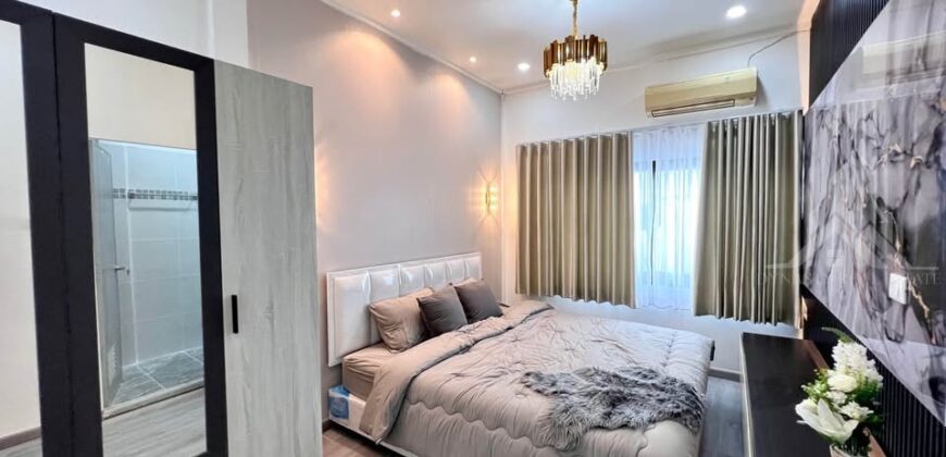 Pattaya Rung Rueang Village 2-Bed Townhouse for Sale