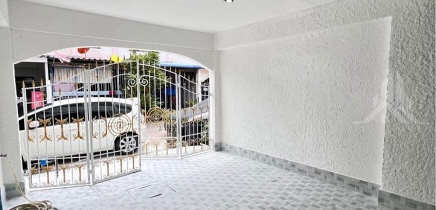 Pattaya Rung Rueang Village 2-Bed Townhouse for Sale
