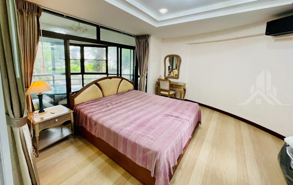 Metro jomtien condominium for sale