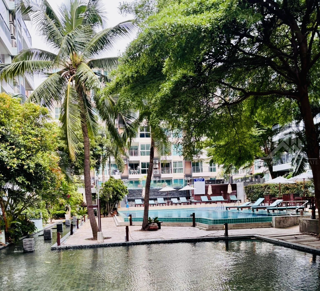 Diamond suites resort condominium for sale & rent – studio