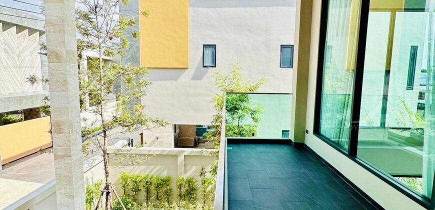 Madcha Nirvana Pattaya 4-Bed Pool Villa for Sale & Rent