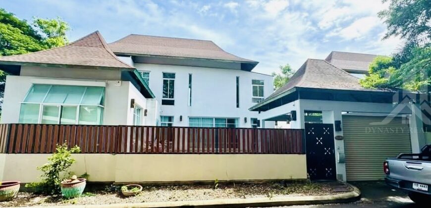 Nakawari Village 3-Bed Pool Villa for Sale & Rent in Na Jomtien