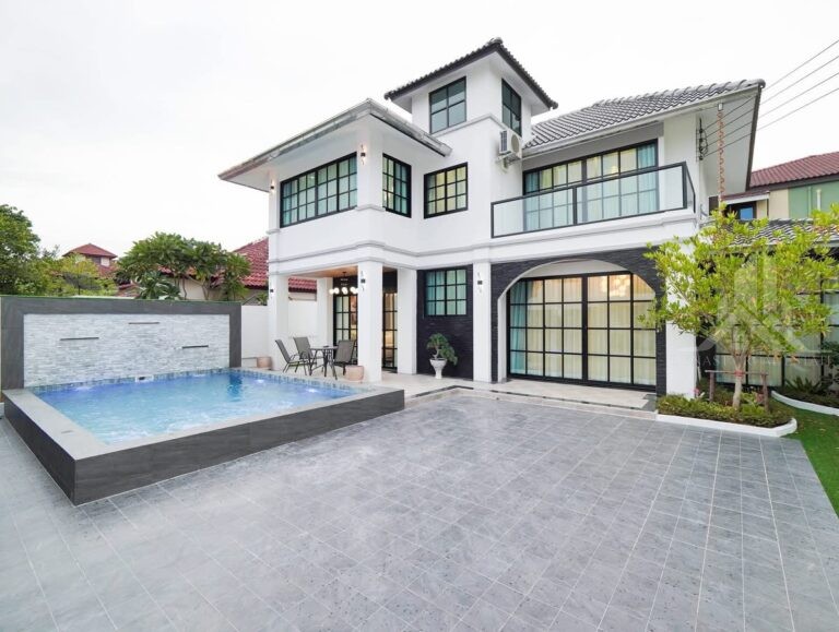 4-bed pool villa for sale on Soi Siam Country Club, Pattaya - photo 1