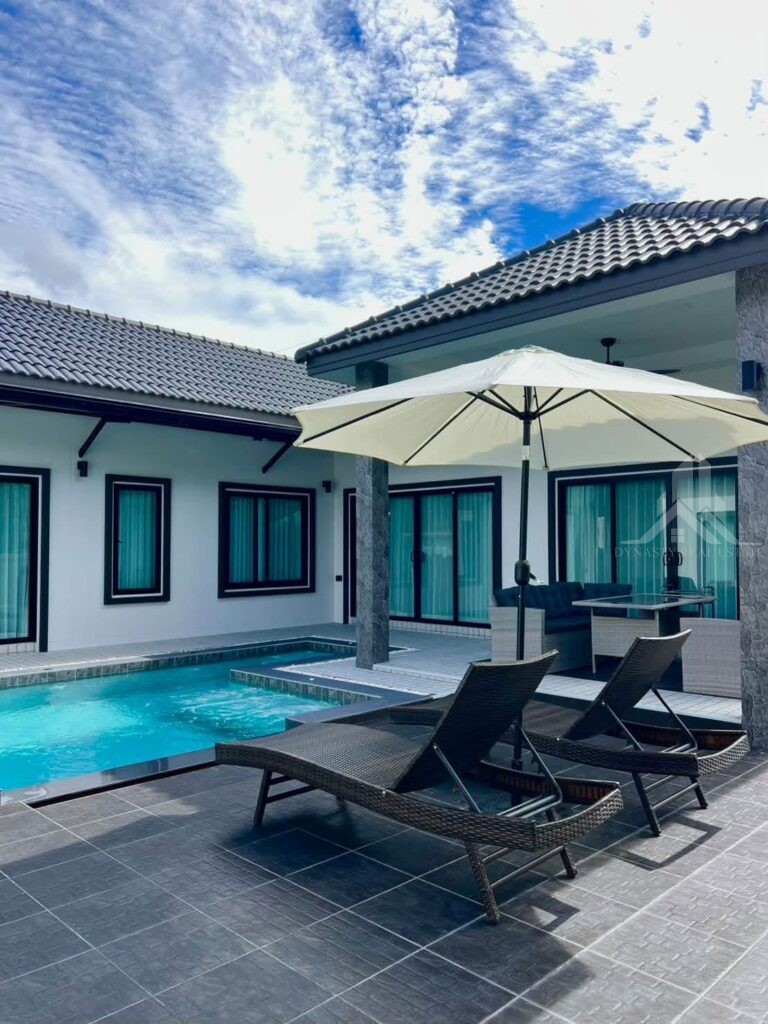 4-bed pool villa for rent in east pattaya