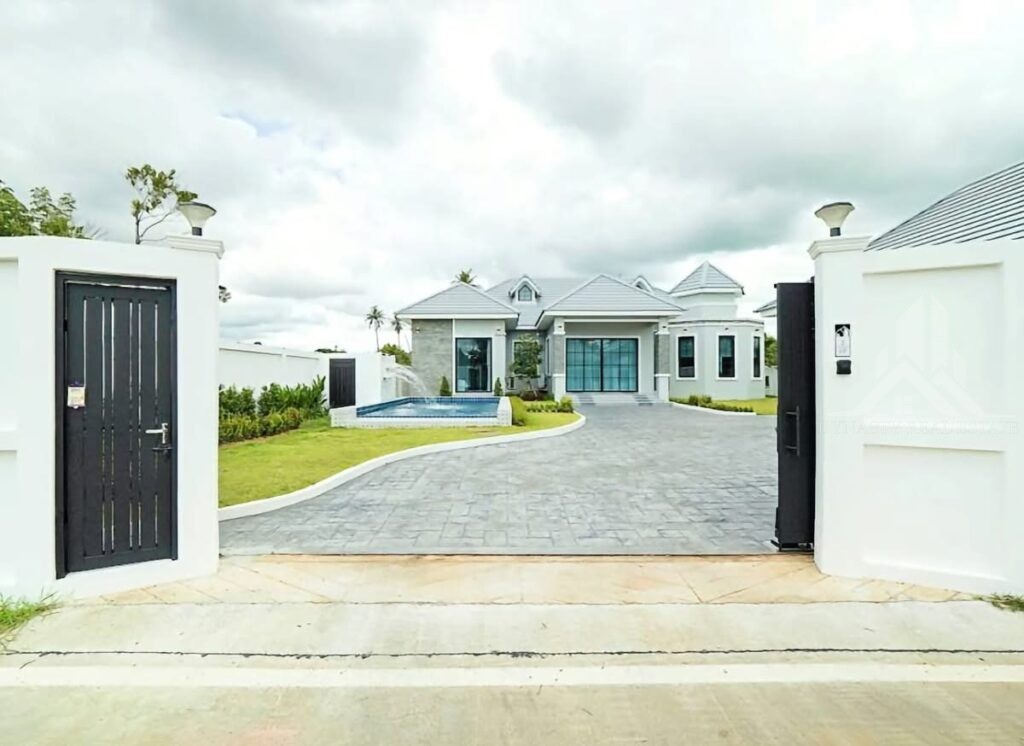 Huay yai 4 bed pool villa for sale
