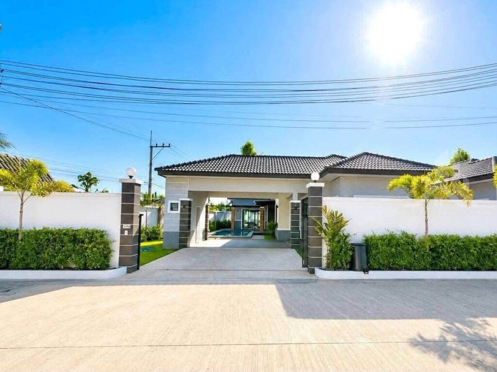 Pool Villa Homey For Sale In Huay Yai - 3 Bedrooms, Fully Furnished For Sale In Pattaya Pool villa homey for sale