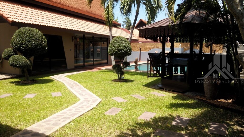 3-bed pool villa for rent in east pattaya