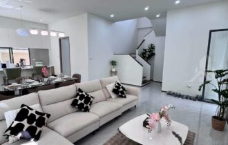 4-Bed Pool Villa for Sale & Rent in Pattaya – Fully Furnished