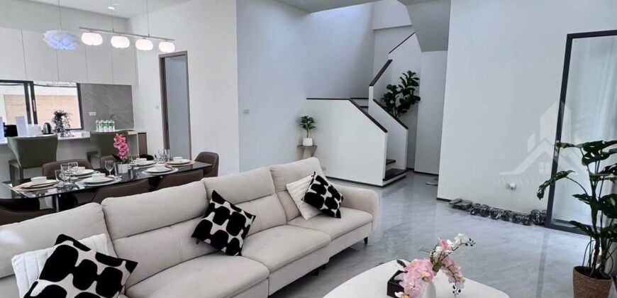 4-Bed Pool Villa for Sale & Rent in Pattaya – Fully Furnished