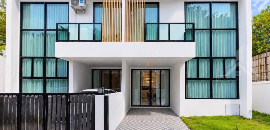 Townhome Bang lamung Only 4-Bed Town House for Rent in Pattaya